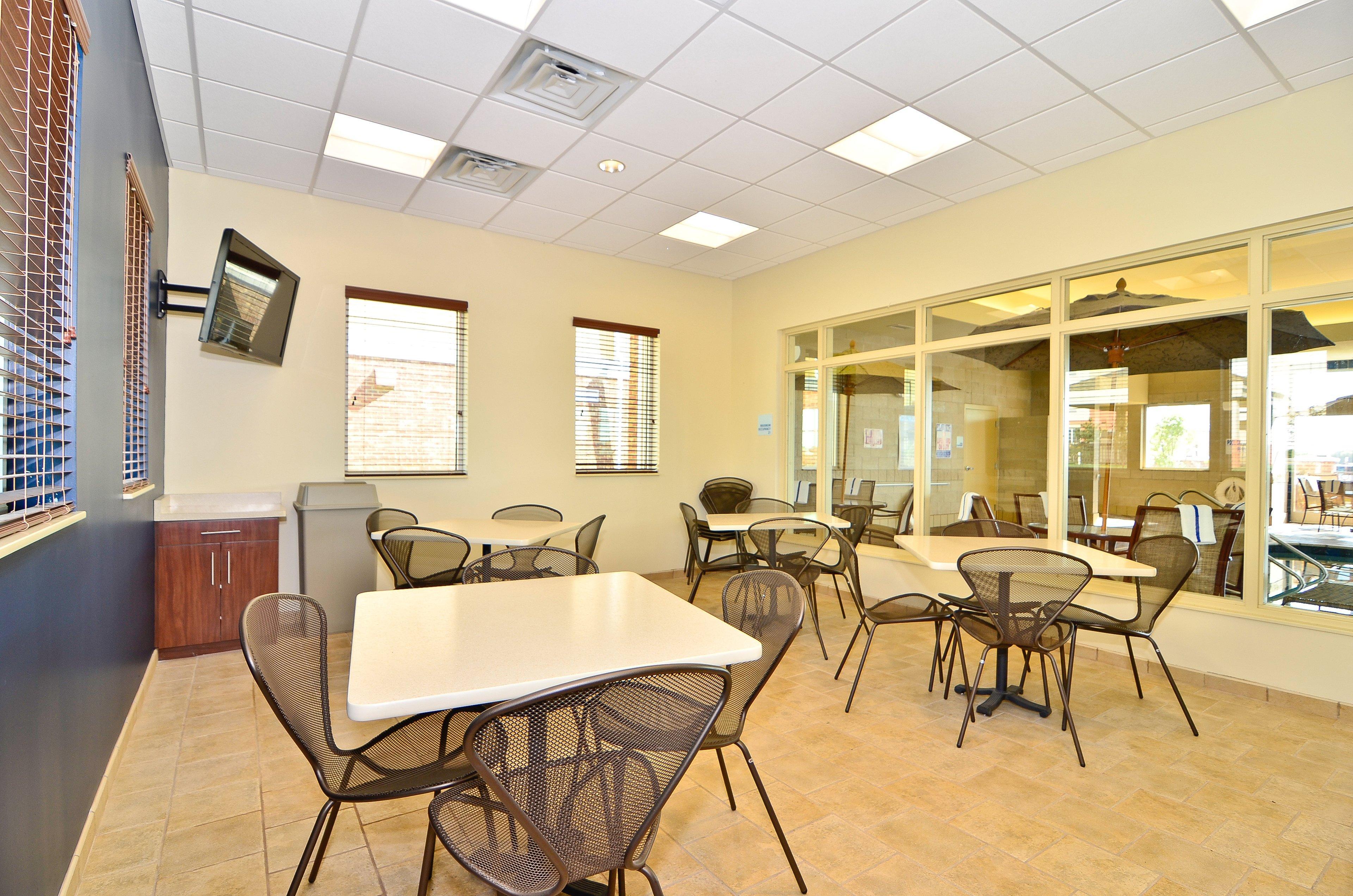 Holiday Inn Express & Suites - Williston By Ihg Exterior photo